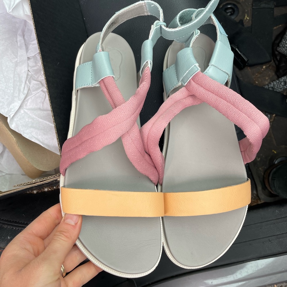 Sorel Roaming Decon sandals size 9.5 NEW